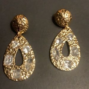Beautiful tear drop statement earings